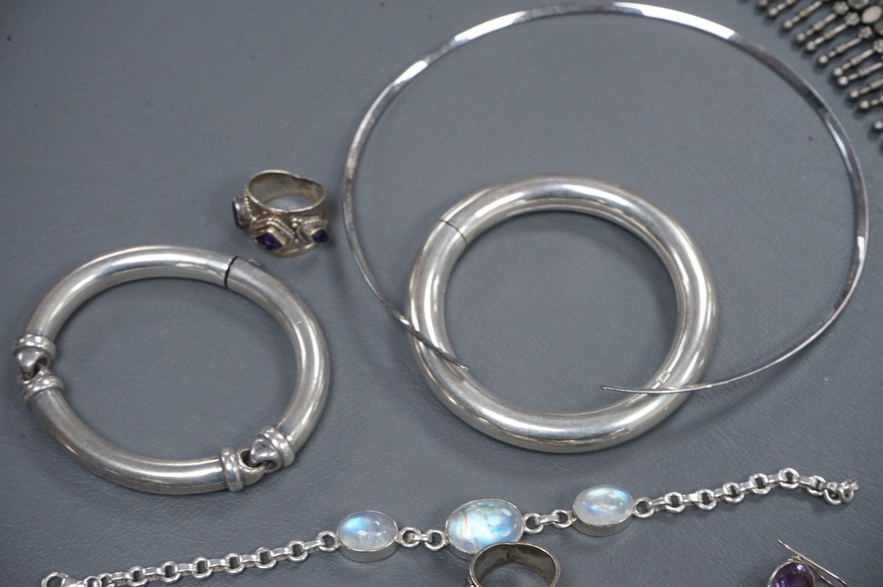 A quantity of assorted modern, silver, 925 and white metal jewellery, together with Butler & Wilson costume jewellery.